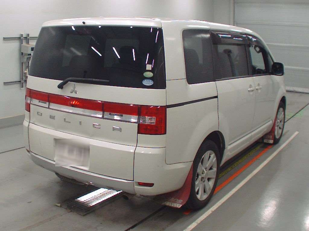 2013 Mitsubishi Delica D5 CV2W[1]