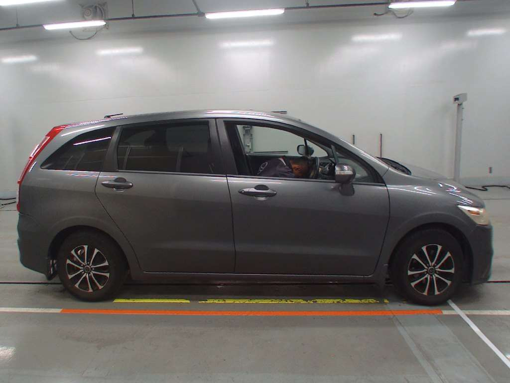 2010 Honda Stream RN6[2]