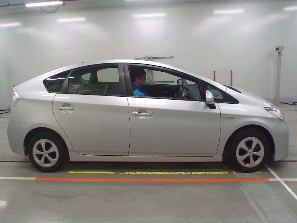 2014 Toyota Prius ZVW30[2]