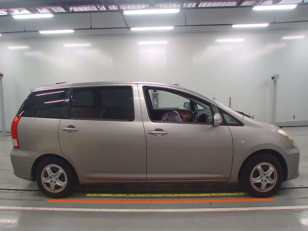 2006 Toyota Wish ZNE10G[2]