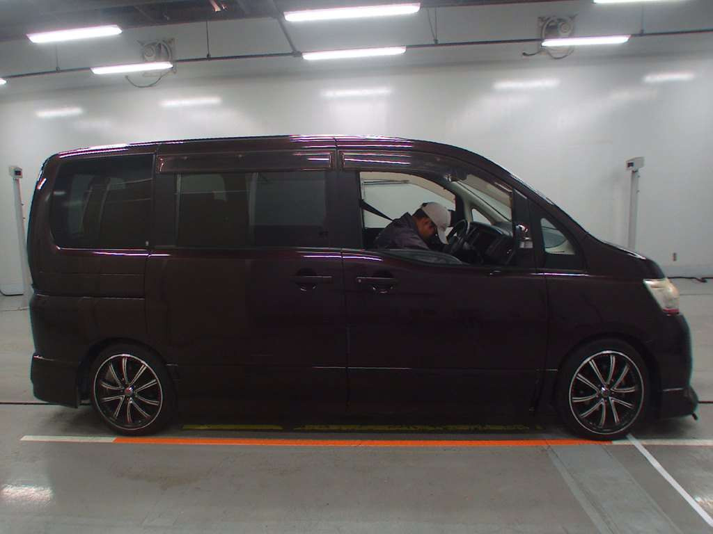 2010 Nissan Serena CC25[2]