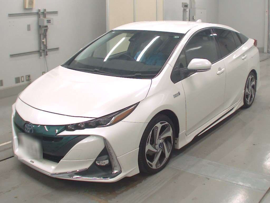 2017 Toyota Prius PHV ZVW52[0]