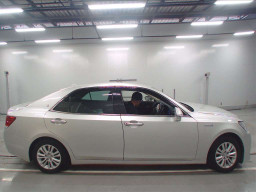 2015 Toyota Crown Hybrid