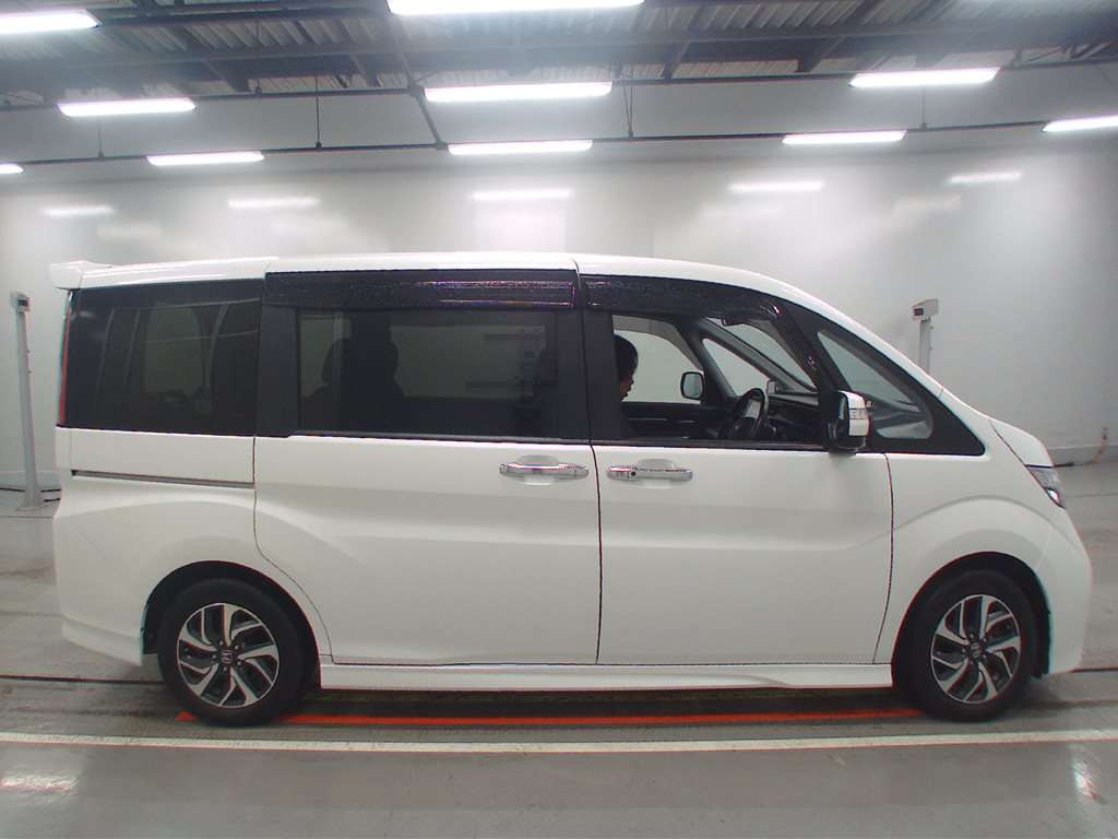 2016 Honda Step WGN Spada RP3[2]