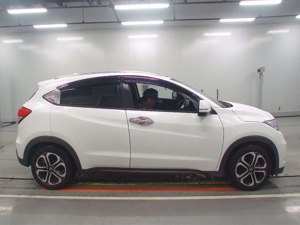 2016 Honda VEZEL RU1[2]