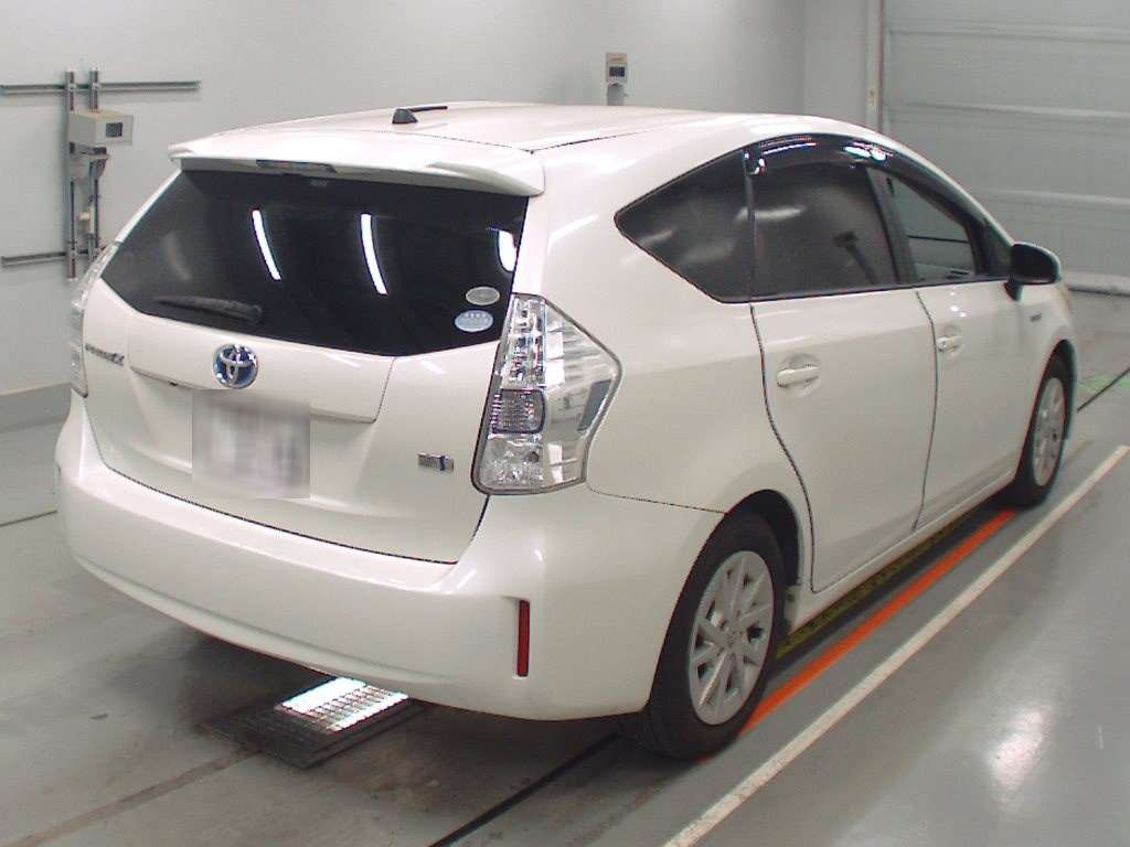 2012 Toyota Prius alpha ZVW40W[1]