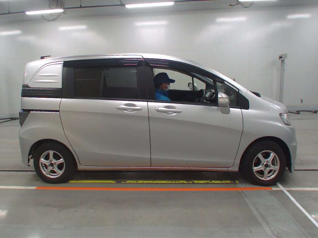 2015 Honda Freed Spike GB3[2]