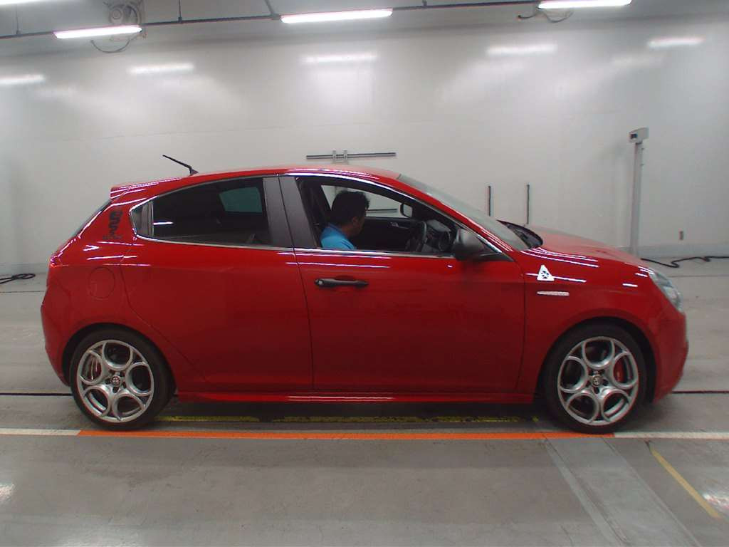 2015 Alfa Romeo Giulietta 940181[2]