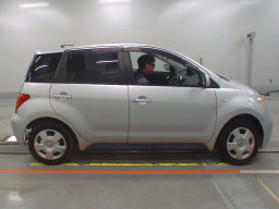 2005 Toyota IST