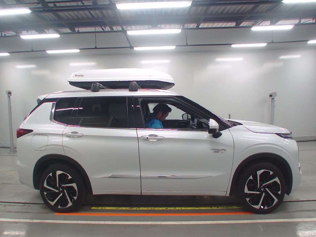 2021 Mitsubishi Outlander PHEV GN0W[2]