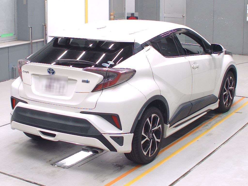 2017 Toyota C-HR ZYX10[1]