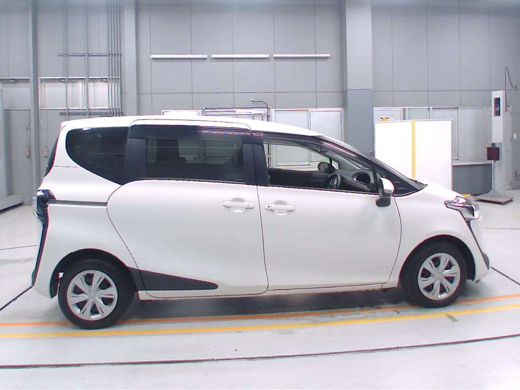 2019 Toyota Sienta NSP170G[2]