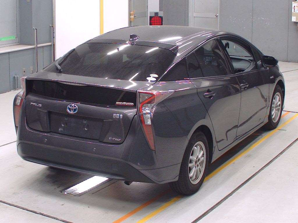 2016 Toyota Prius ZVW55[1]