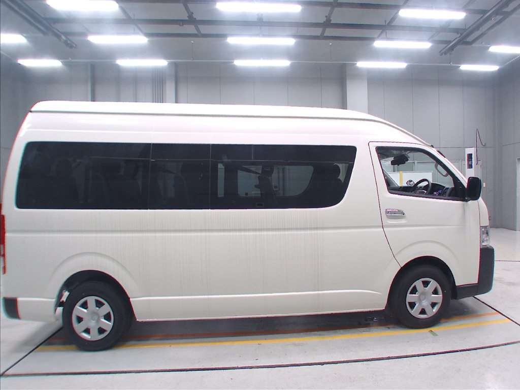 2023 Toyota Hiace Commuter GDH223B[2]