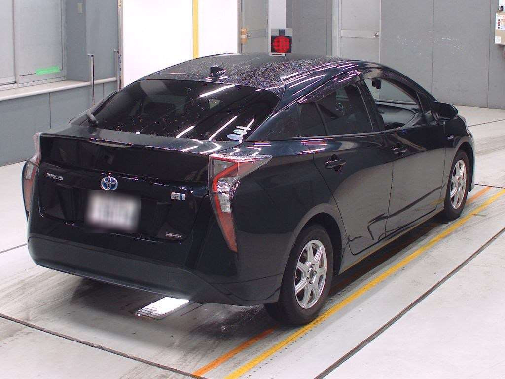 2016 Toyota Prius ZVW50[1]