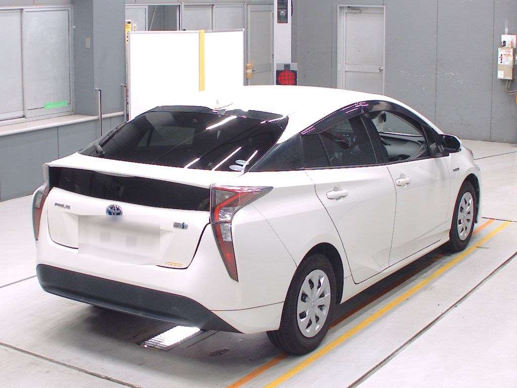 2016 Toyota Prius ZVW50[1]