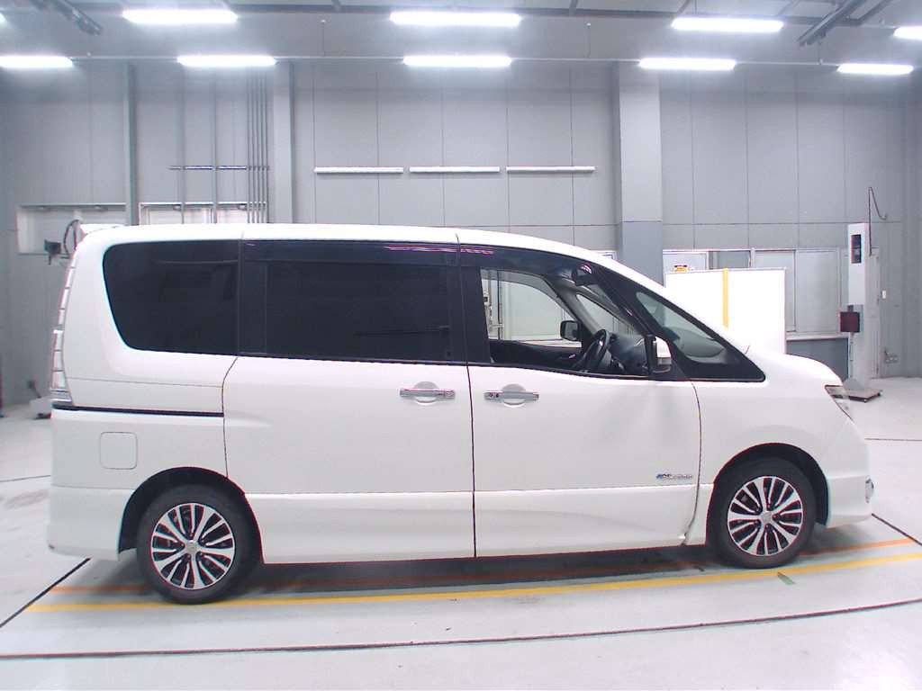 2014 Nissan Serena HFC26[2]