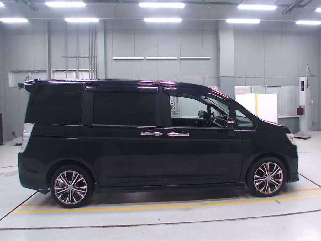 2011 Honda Step WGN Spada RK6[2]