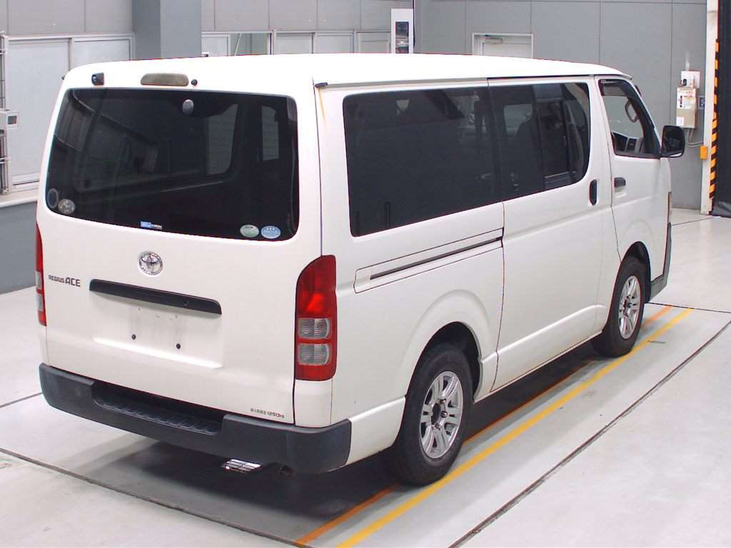 2013 Toyota Regiusace Van TRH200V[1]