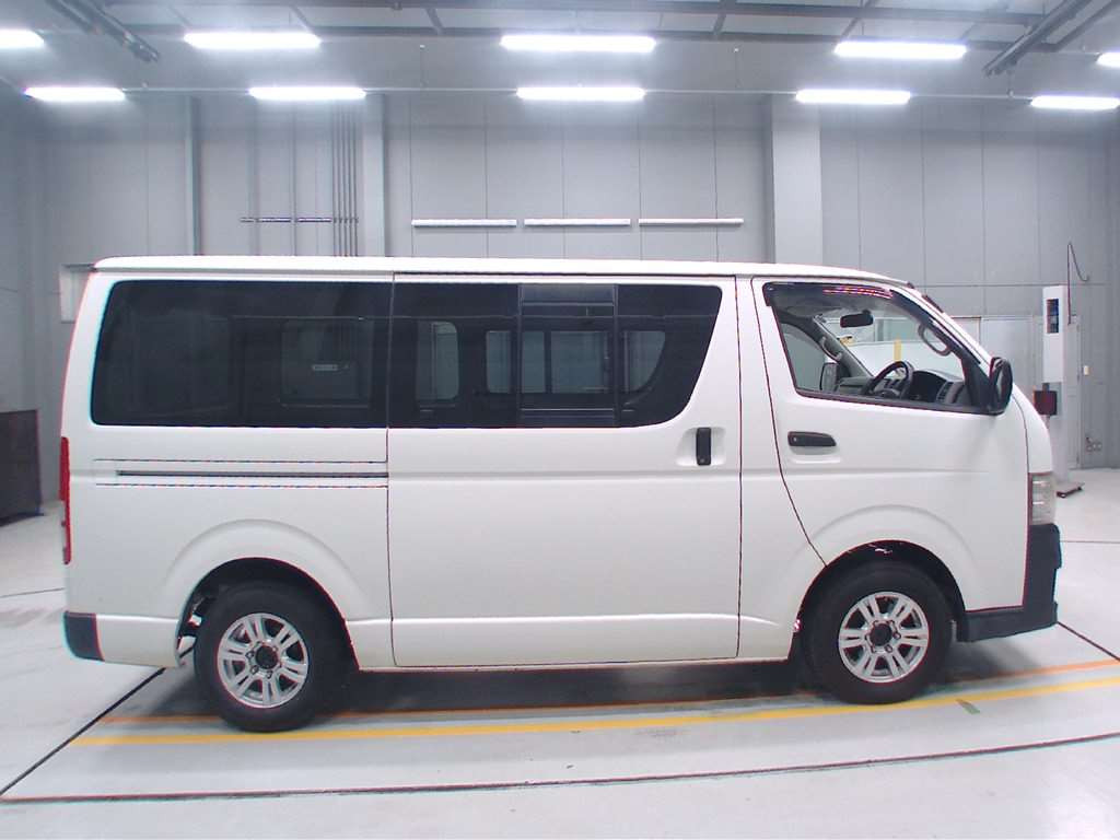 2013 Toyota Regiusace Van TRH200V[2]