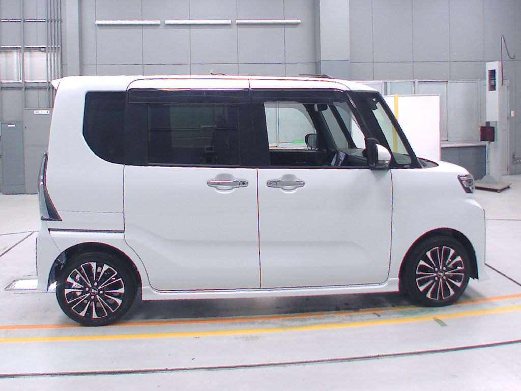 2023 Daihatsu Tanto Custom LA650S[2]