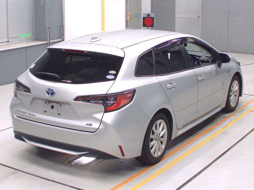 2019 Toyota Corolla Touring Wagon ZWE211W[1]