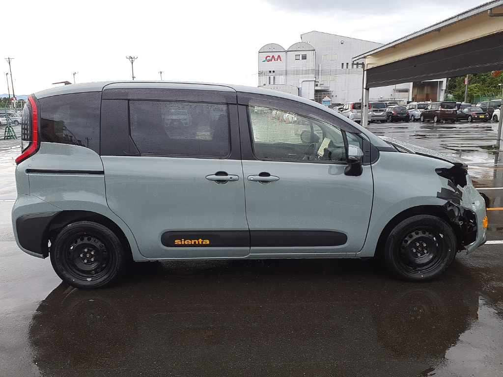 2023 Toyota Sienta MXPL15G[2]