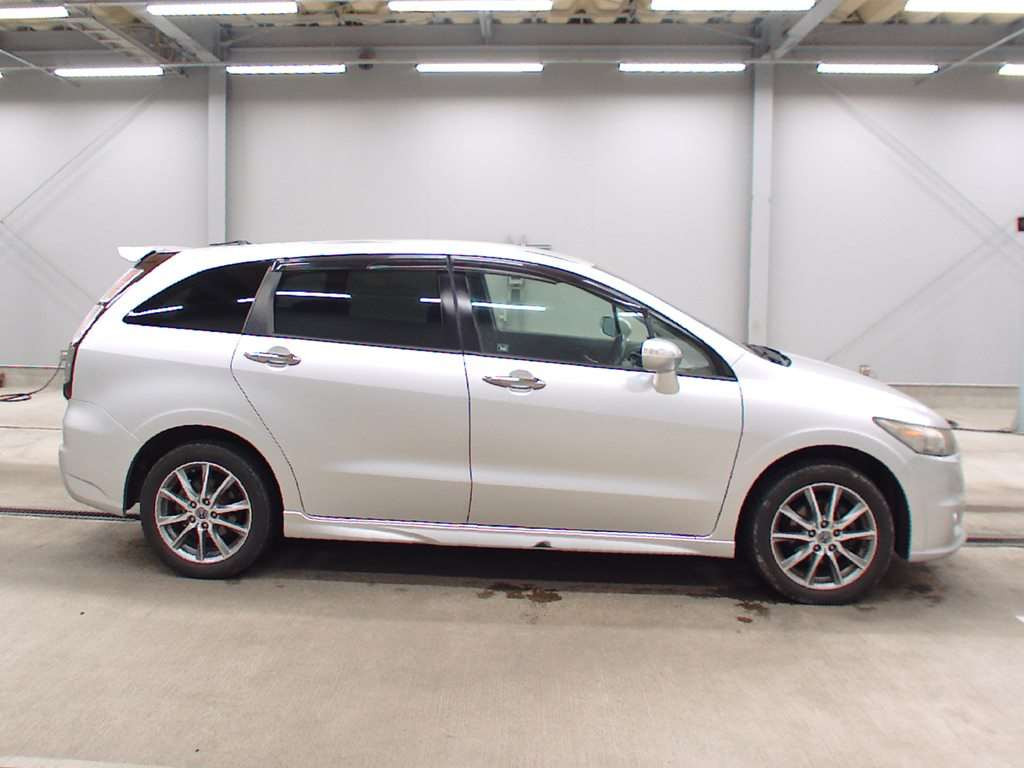 2012 Honda Stream RN7[2]