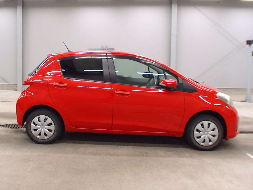 2011 Toyota Vitz KSP130[2]