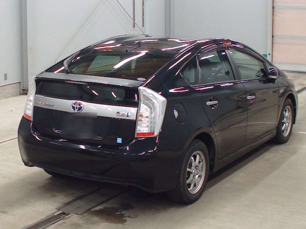 2012 Toyota Prius PHV ZVW35[1]