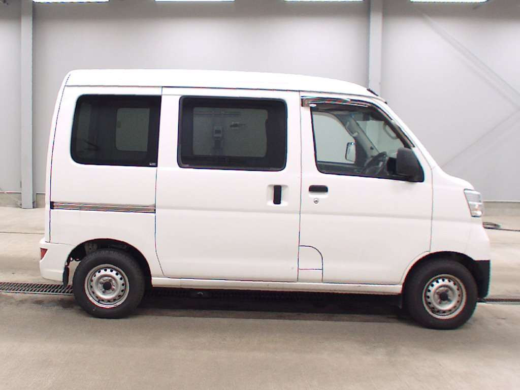 2020 Daihatsu Hijet Cargo S331V[2]