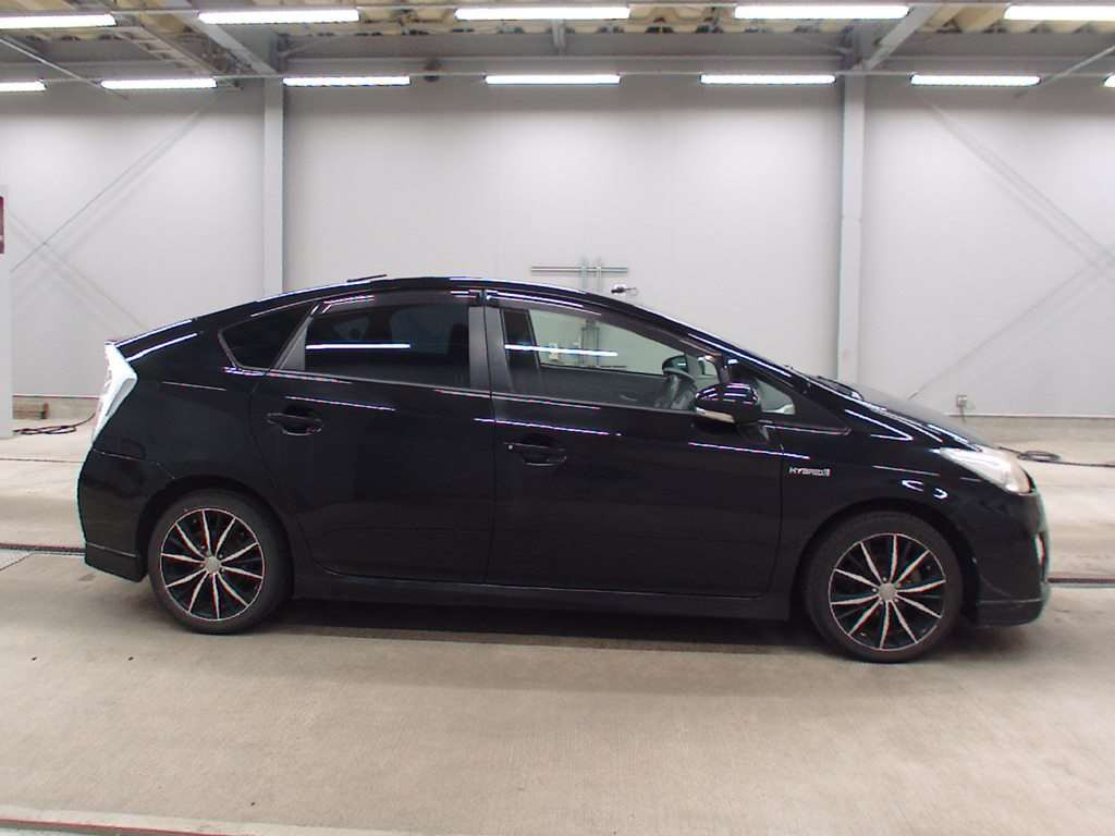 2010 Toyota Prius ZVW30[2]