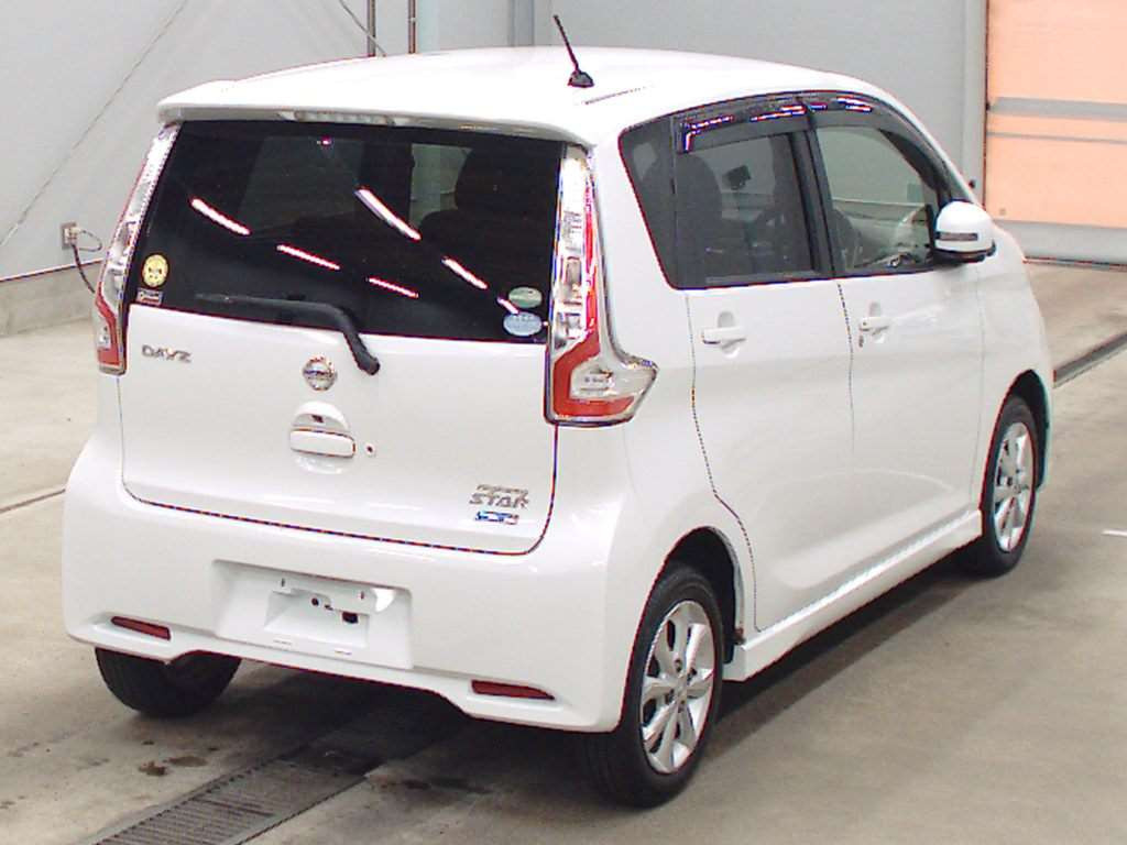 2015 Nissan DAYZ B21W[1]