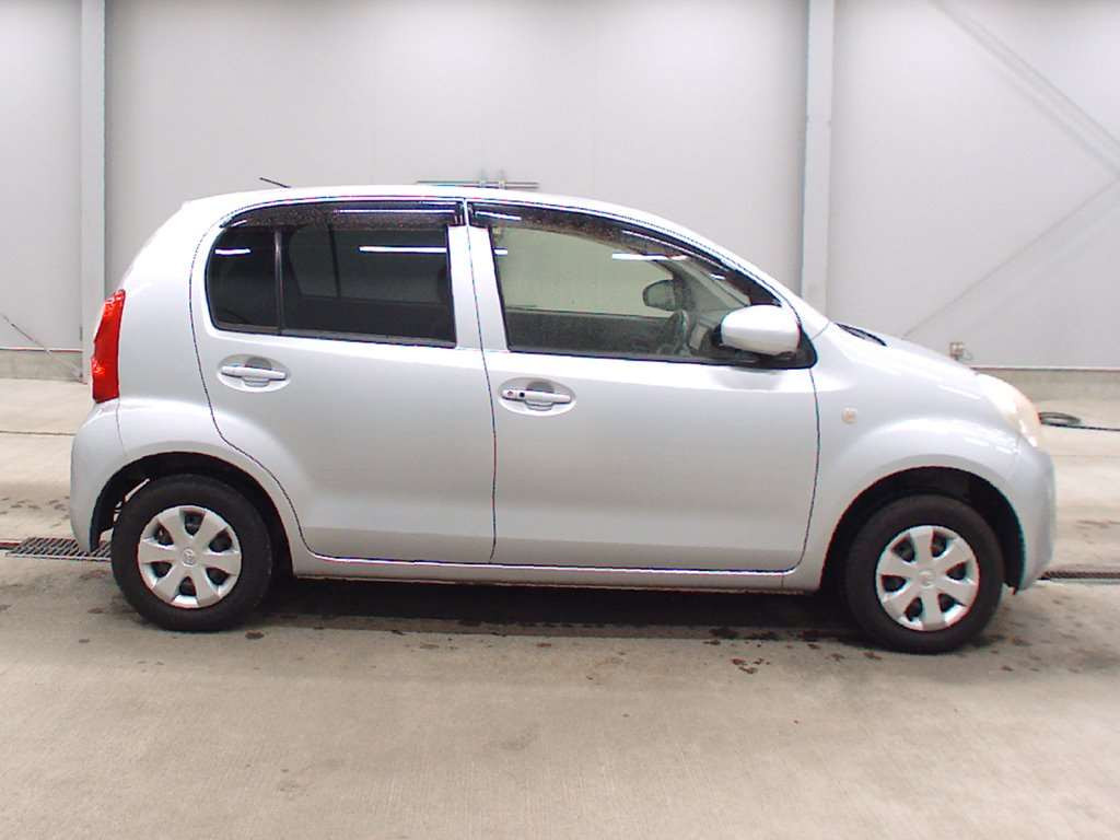 2013 Toyota Passo KGC35[2]