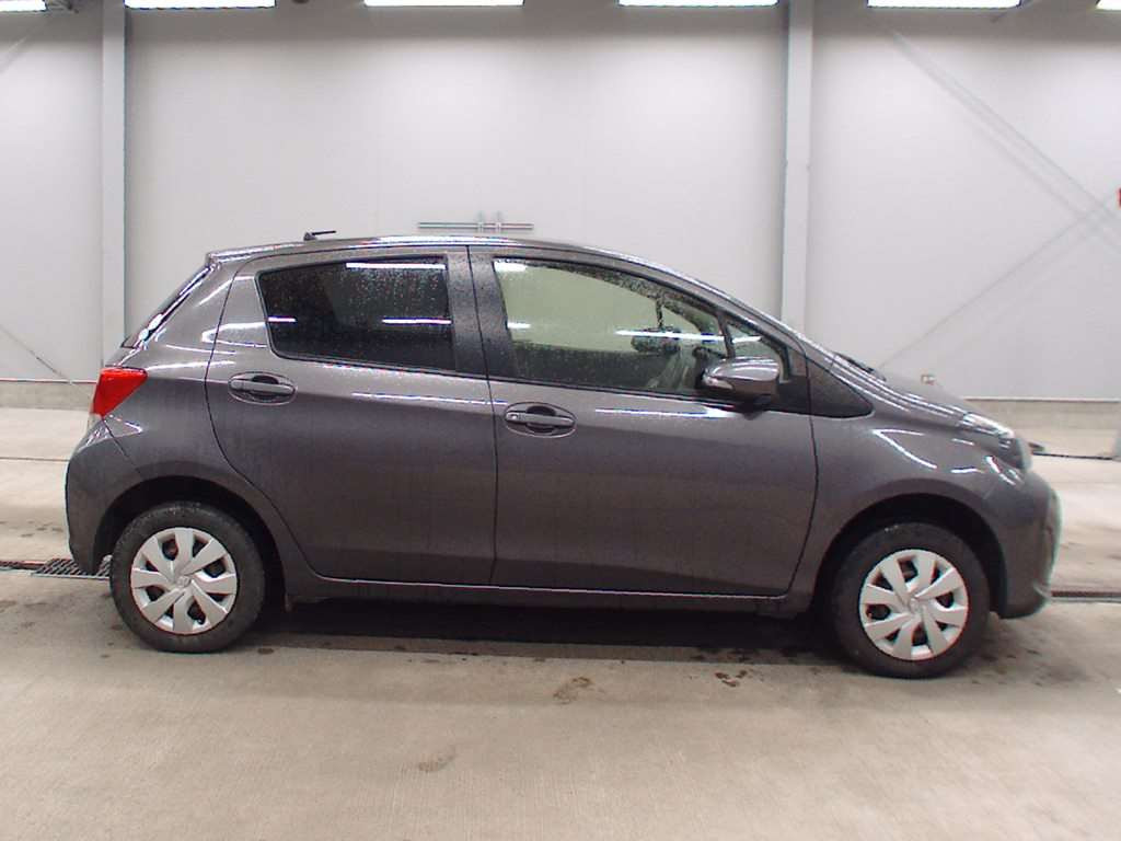 2015 Toyota Vitz NSP135[2]