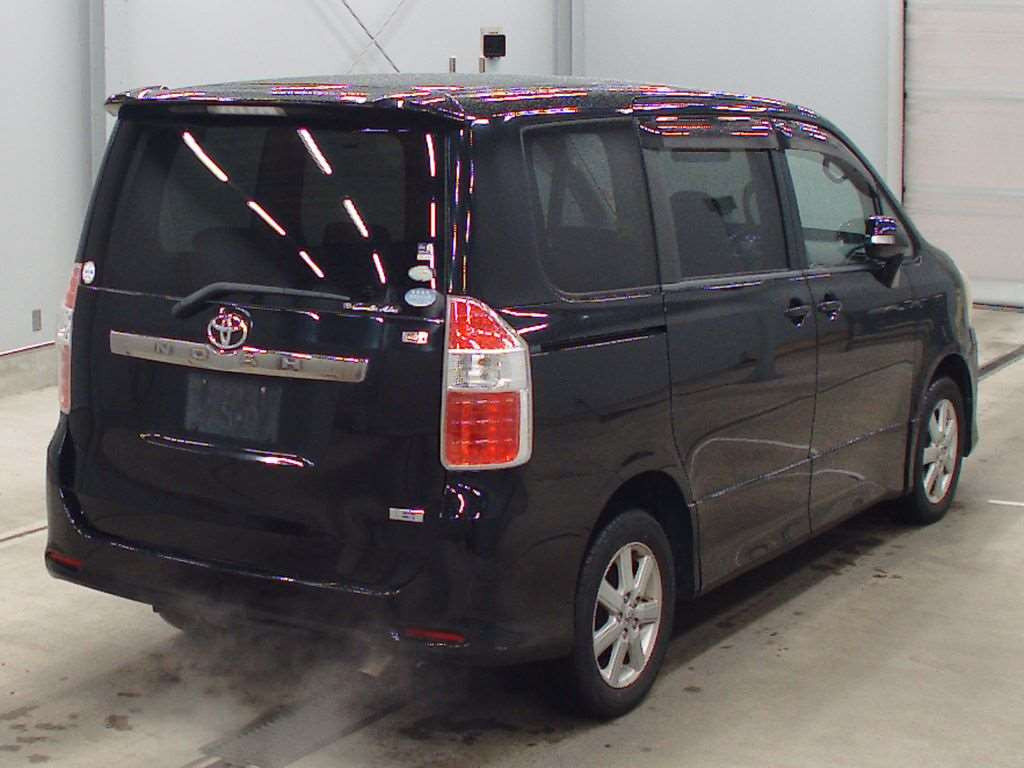 2008 Toyota Noah ZRR75W[1]