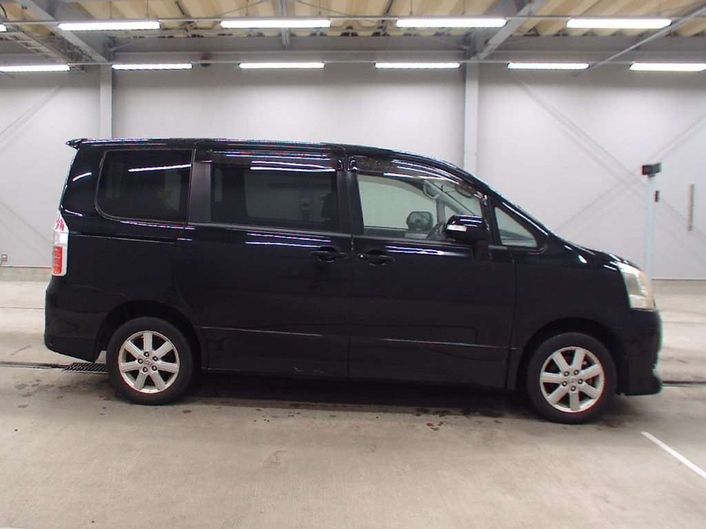 2008 Toyota Noah ZRR75W[2]