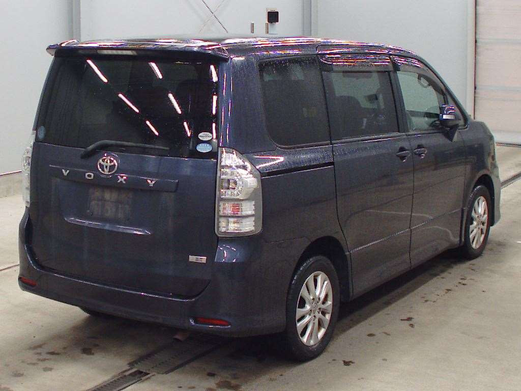 2010 Toyota Voxy ZRR75W[1]