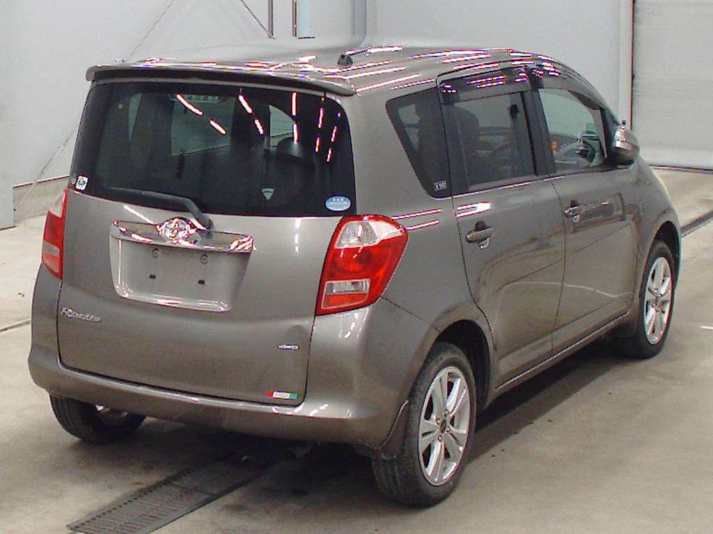 2006 Toyota Ractis NCP105[1]