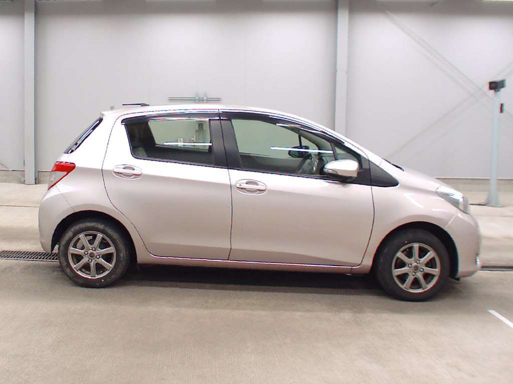 2012 Toyota Vitz KSP130[2]