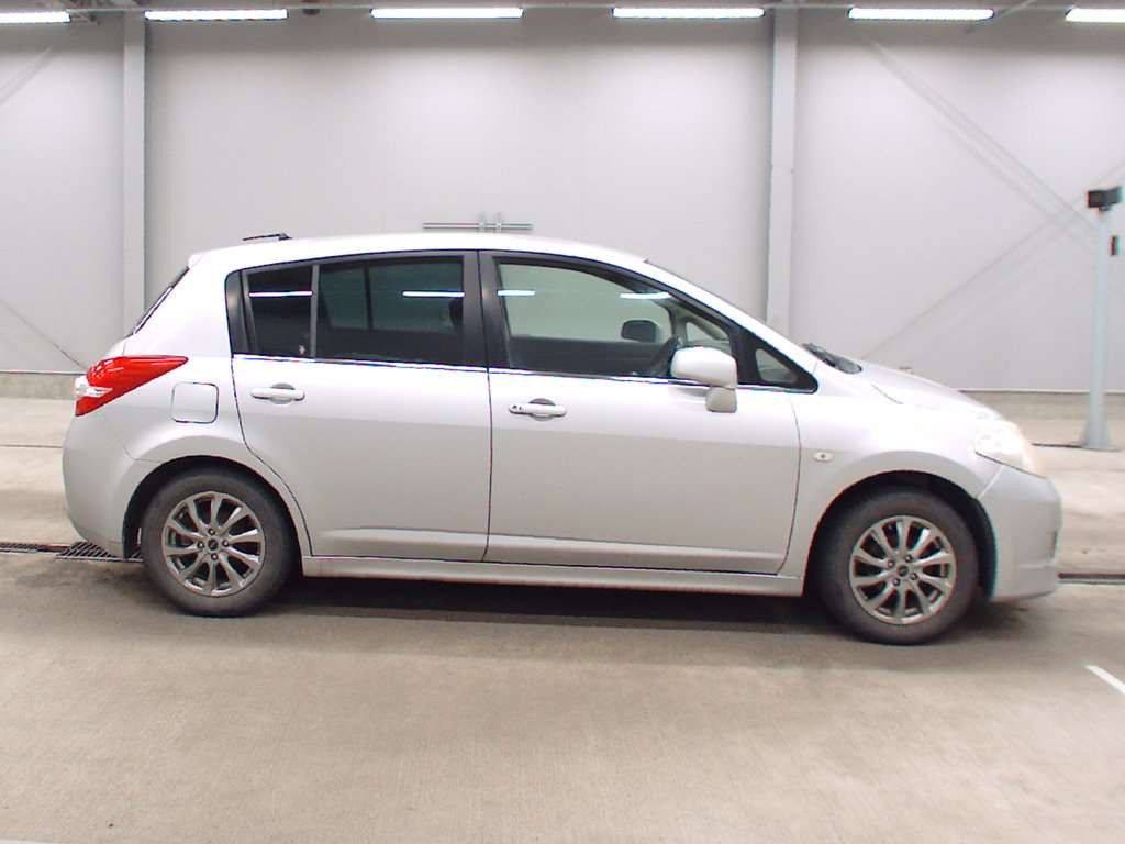 2009 Nissan Tiida C11[2]