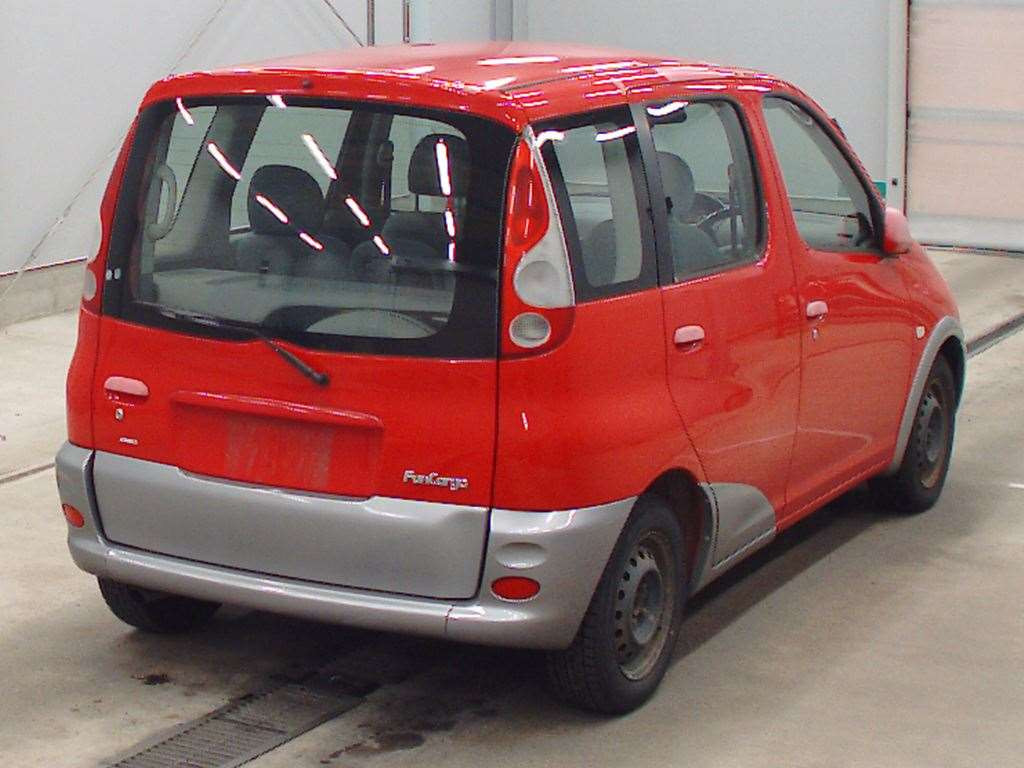 2001 Toyota Fun Cargo NCP25[1]