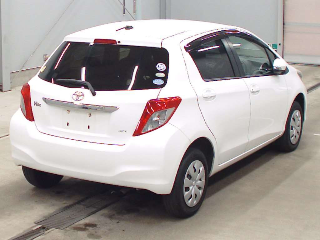 2011 Toyota Vitz NSP135[1]