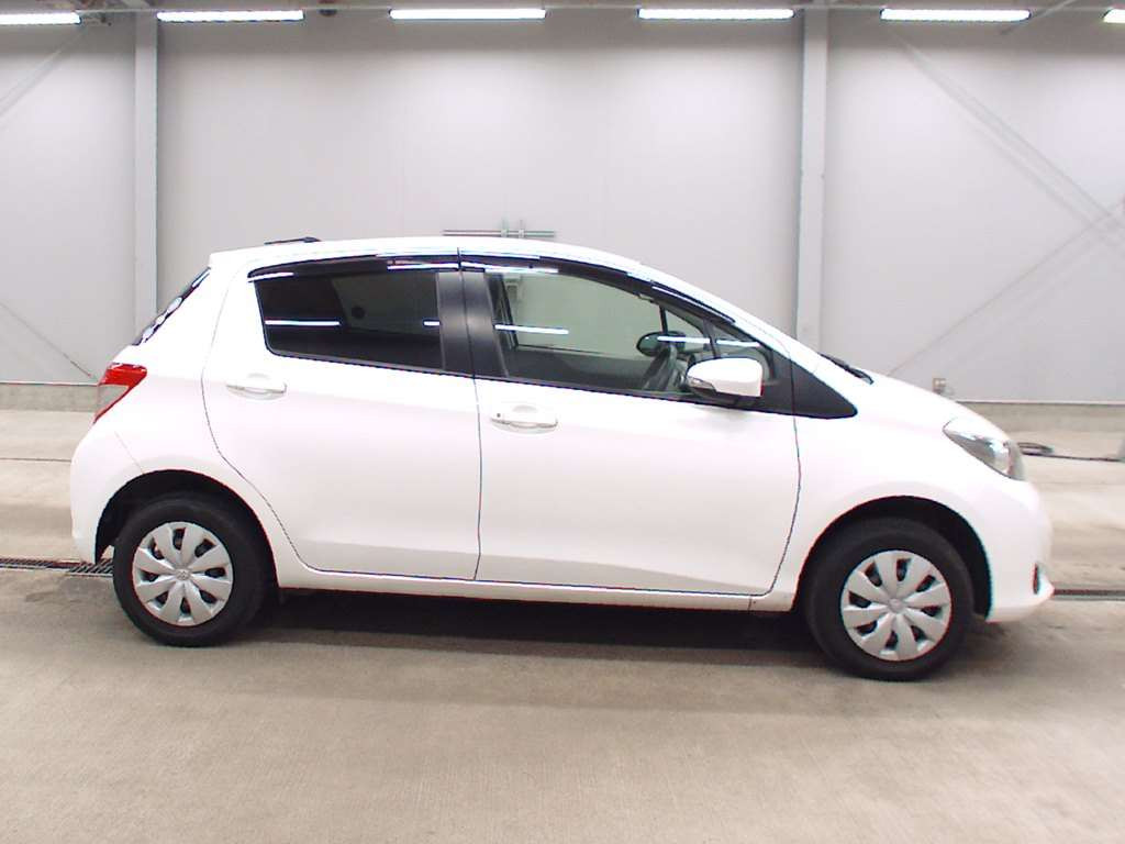 2011 Toyota Vitz NSP135[2]