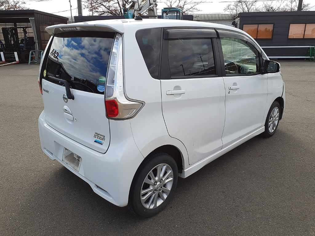 2015 Nissan DAYZ B21W[1]