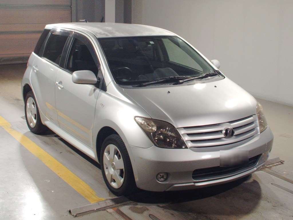 2005 Toyota IST NCP60[2]