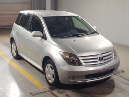 2005 Toyota IST