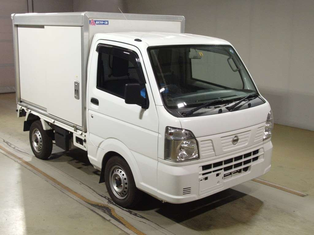 2016 Nissan NT100 Clipper DR16T[2]