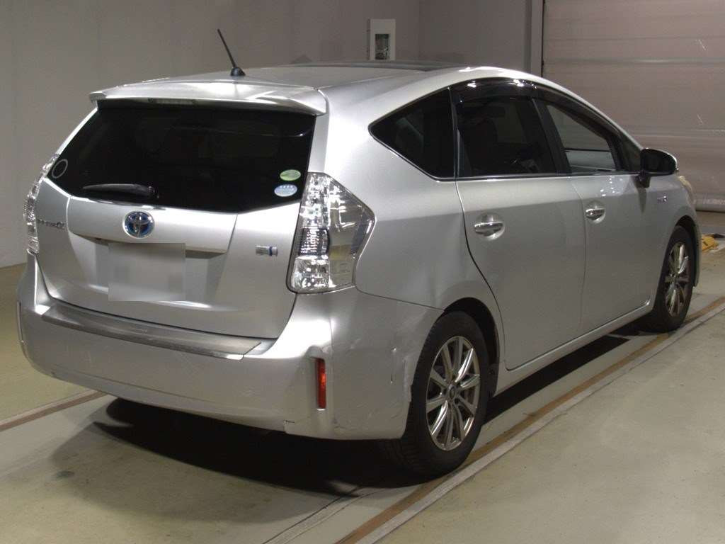 2014 Toyota Prius alpha ZVW41W[1]