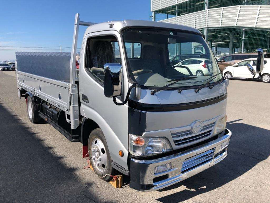 2008 Hino DUTRO XZU348M[2]